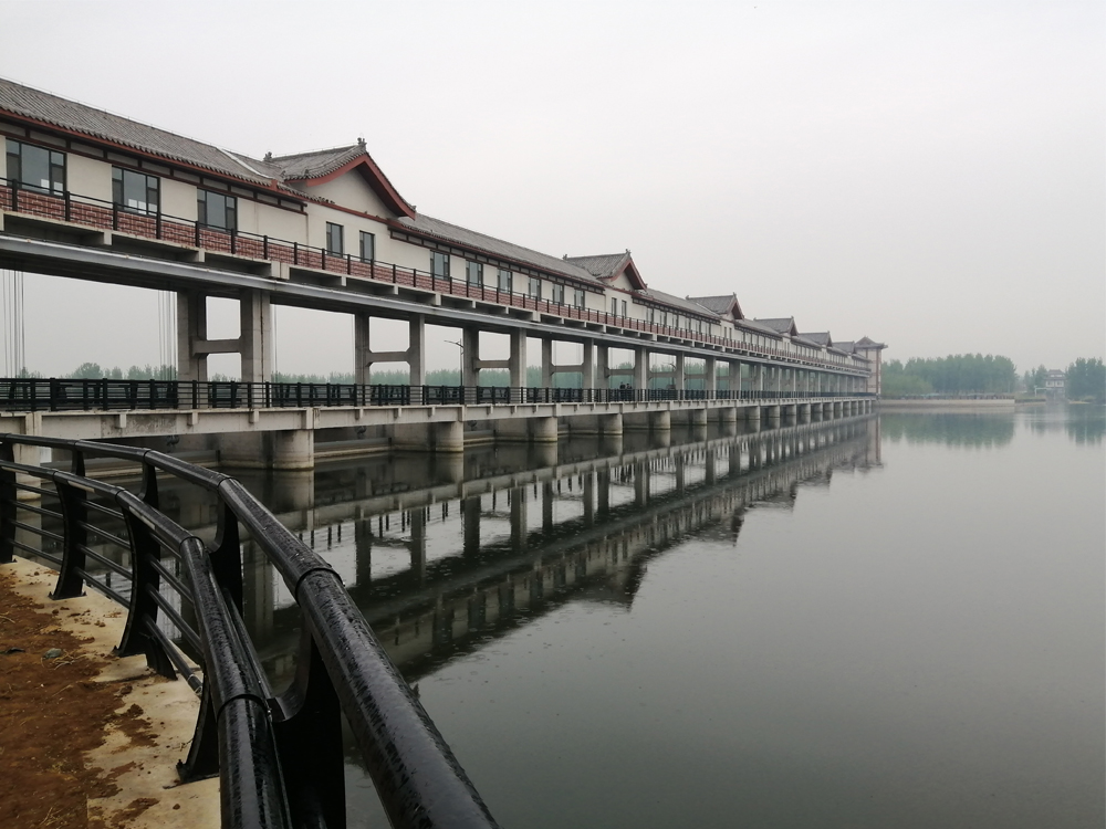 曲阜市泗河紅旗閘，12孔鋼閘門及雙吊點(diǎn)固定式啟閉機(jī)